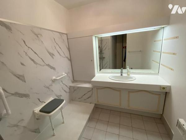 Appartement T3, 80 m², balcon, cave, à rénover