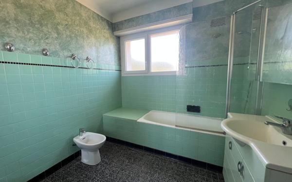 Maison à vendre    4 pièces •  Morlaàs