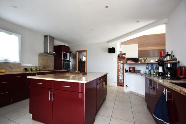 Dpt Charente Maritime (17), Ile d'Oléron, à vendre LA BREE LES BAINS Maison 7 pièces LA BREE LES BAINS (17), terrain 760 m²