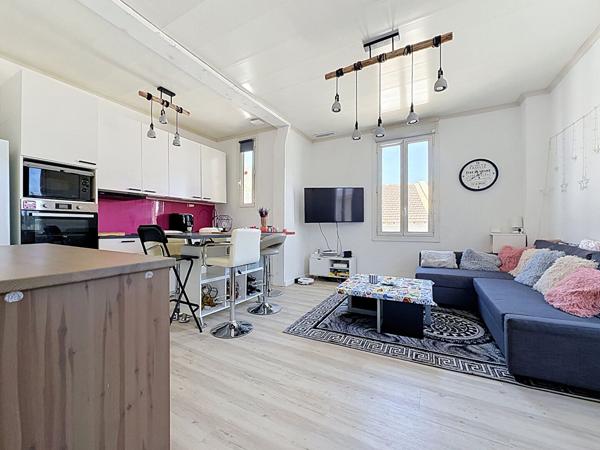 Appartement rénové Orange 4 pièce(s) 3 chambres 76m²  + Cour privative
