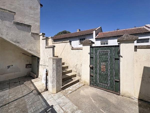 Appartement rénové Orange 4 pièce(s) 3 chambres 76m²  + Cour privative