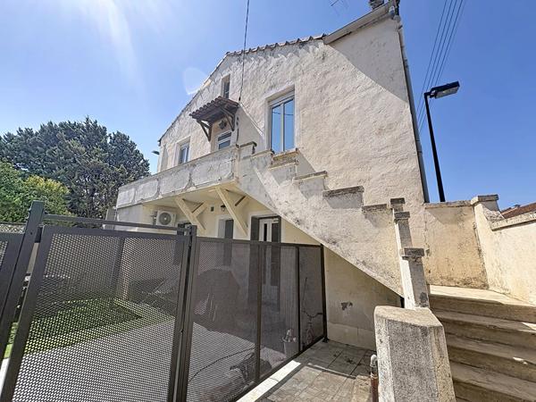Appartement rénové Orange 4 pièce(s) 3 chambres 76m²  + Cour privative