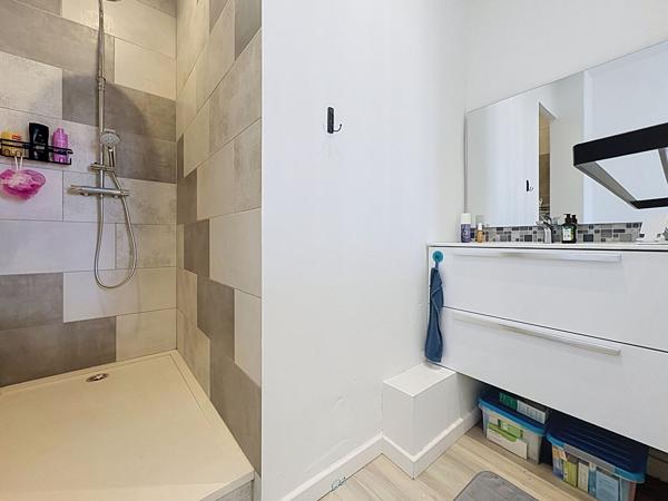 Appartement rénové Orange 4 pièce(s) 3 chambres 76m²  + Cour privative