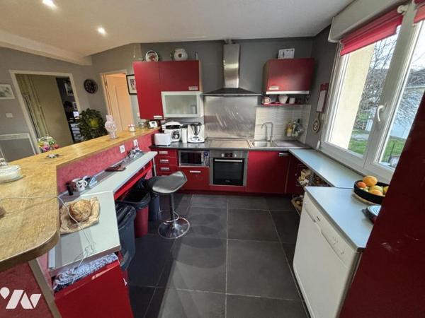 Maison 4 pièces (environ 90 m²) avec vaste atelier au Rdc et située dans un secteur calme et prisé