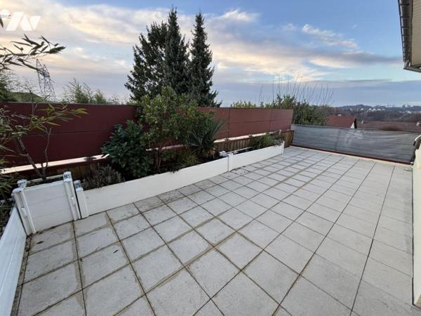 Maison 4 pièces (environ 90 m²) avec vaste atelier au Rdc et située dans un secteur calme et prisé