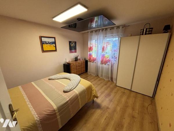 Maison 4 pièces (environ 90 m²) avec vaste atelier au Rdc et située dans un secteur calme et prisé