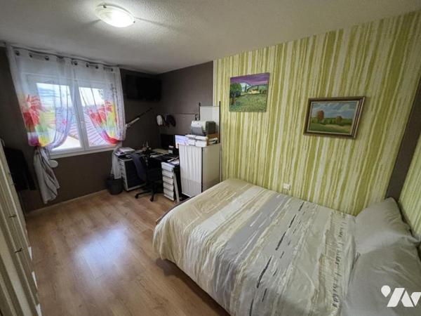 Maison 4 pièces (environ 90 m²) avec vaste atelier au Rdc et située dans un secteur calme et prisé