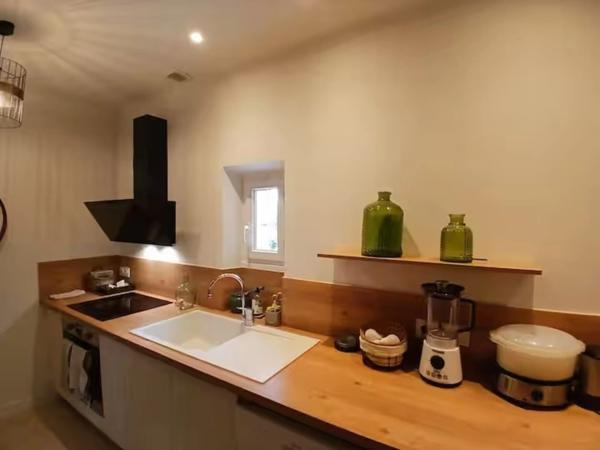 Maison à vendre en pierre avec piscine et fort potentiel – Hameau des Imberts, Gordes (84) 3 chambres et piscine