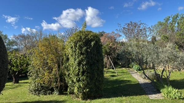 Maison à vendre en pierre avec piscine et fort potentiel – Hameau des Imberts, Gordes (84) 3 chambres et piscine