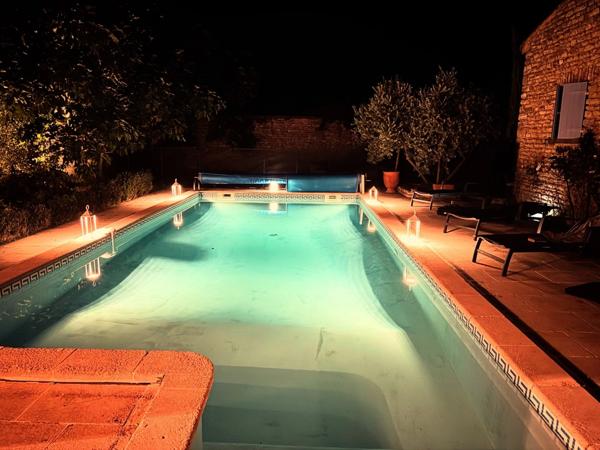 Maison à vendre en pierre avec piscine et fort potentiel – Hameau des Imberts, Gordes (84) 3 chambres et piscine