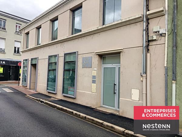 Plusieurs locaux d'activités de type bureaux avec partie commune de 13.50m2 à 24m2 centre ville de Feurs