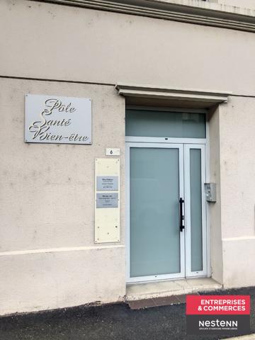 Plusieurs locaux d'activités de type bureaux avec partie commune de 13.50m2 à 24m2 centre ville de Feurs