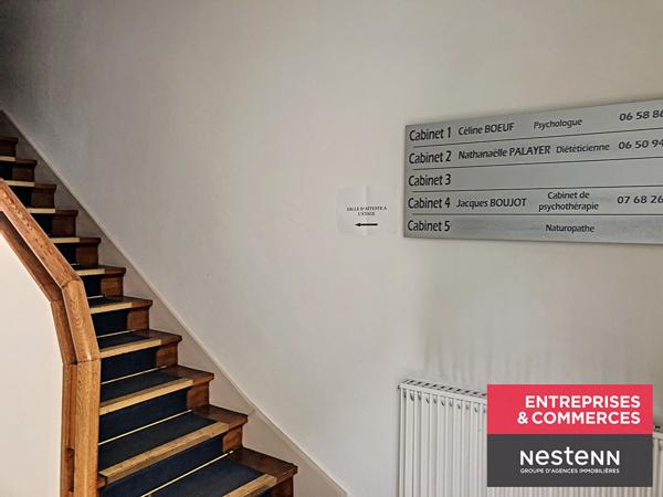 Plusieurs locaux d'activités de type bureaux avec partie commune de 13.50m2 à 24m2 centre ville de Feurs