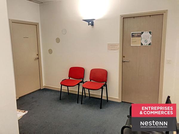 Plusieurs locaux d'activités de type bureaux avec partie commune de 13.50m2 à 24m2 centre ville de Feurs