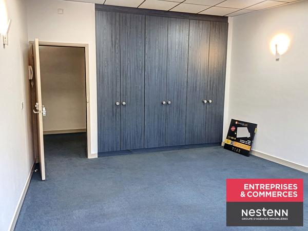 Plusieurs locaux d'activités de type bureaux avec partie commune de 13.50m2 à 24m2 centre ville de Feurs
