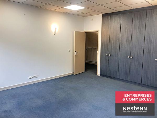 Plusieurs locaux d'activités de type bureaux avec partie commune de 13.50m2 à 24m2 centre ville de Feurs