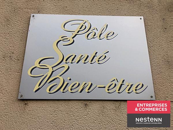 Plusieurs locaux d'activités de type bureaux avec partie commune de 13.50m2 à 24m2 centre ville de Feurs