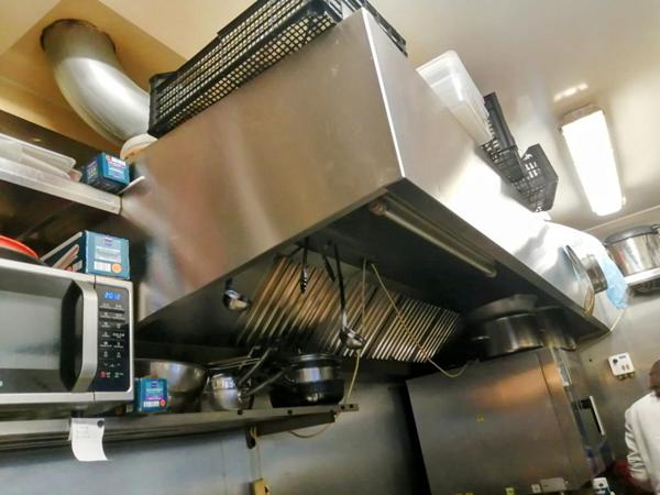 75011 PARIS : RESTAURANT  65 M² , 56 COUVERTS, TERRASSE