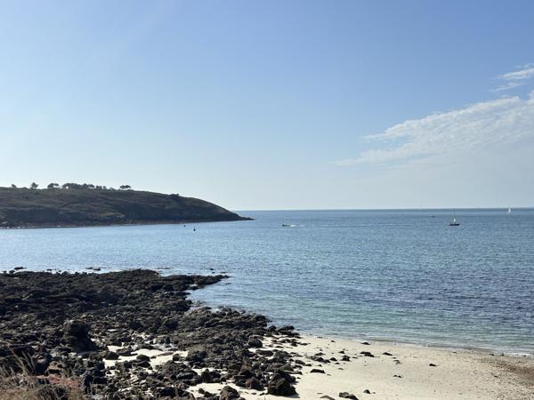 A seulement 200 m de la PLAGE et à 600 m de PORT-NAVALO !