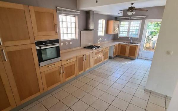 Maison à vendre    5 pièces •  Sainte-Suzanne