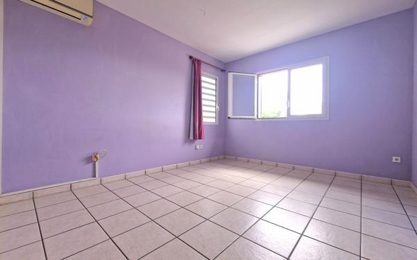 Maison à vendre    5 pièces •  Sainte-Suzanne