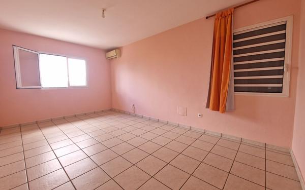 Maison à vendre    5 pièces •  Sainte-Suzanne