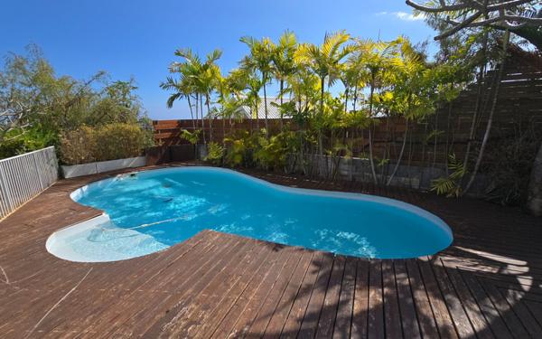 Maison à vendre    5 pièces • 180 m2 Saint-Leu