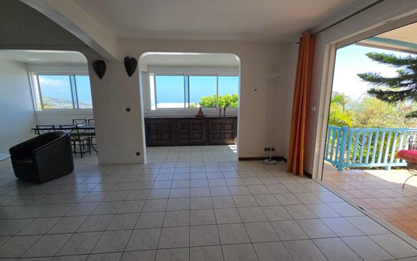 Maison à vendre    5 pièces • 180 m2 Saint-Leu