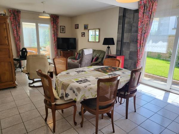 Maison de 101.52 m² plus une véranda de 14.50m² sur jardin clos de 552 m², 4 chambres. plages et commerces à pied