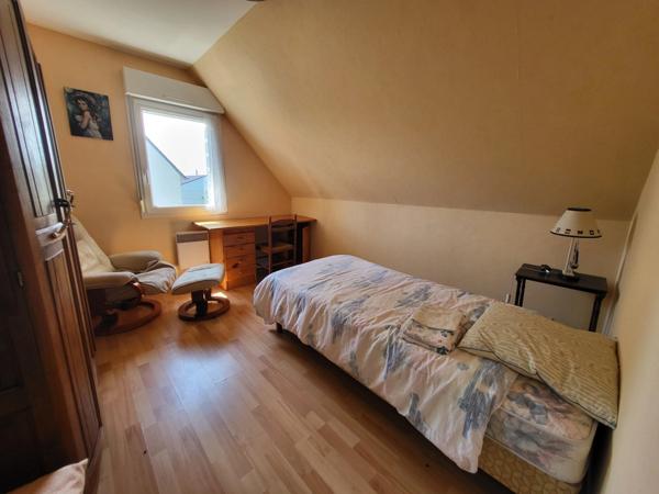 Maison de 101.52 m² plus une véranda de 14.50m² sur jardin clos de 552 m², 4 chambres. plages et commerces à pied