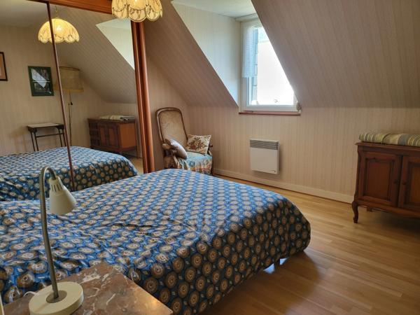 Maison de 101.52 m² plus une véranda de 14.50m² sur jardin clos de 552 m², 4 chambres. plages et commerces à pied