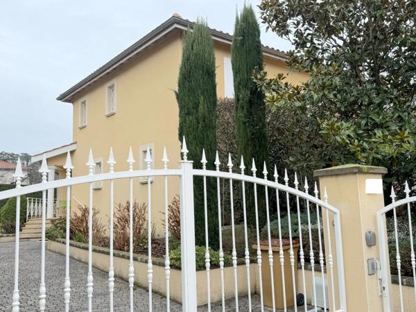 CHASSELAY (69380) - Villa de 191 m² avec garage double sur un terrain de 1155 m²