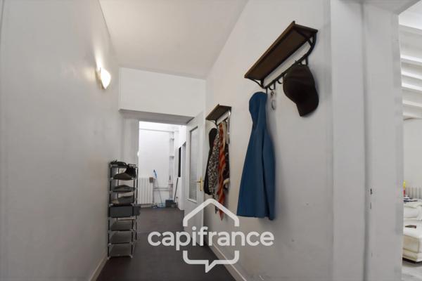 Maison familiale en pierre située en cœur de bourg de Pont l’Abbé d’Arnoult