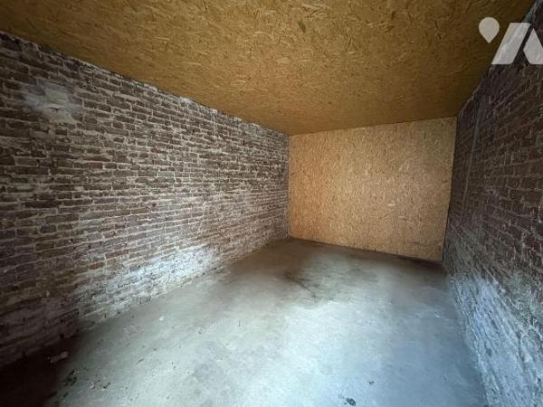 Au coeur du centre ville garage avec grenier  