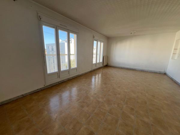 T3 avec balcon, cave et parking