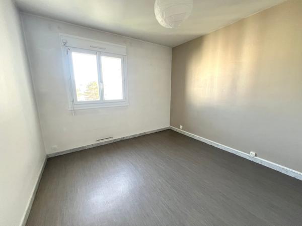 T3 avec balcon, cave et parking