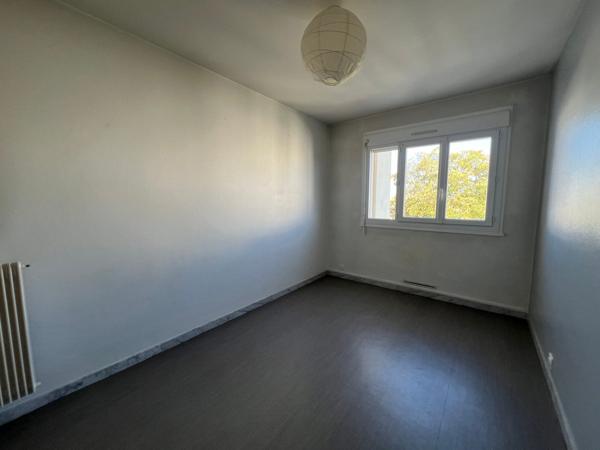 T3 avec balcon, cave et parking