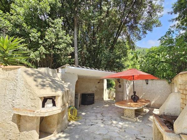 Propriété vue mer Vence comprenant 3 appartements piscine