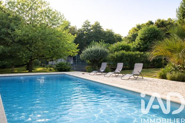 Maison à vendre 7 pièces 245 m² Saint-Savin