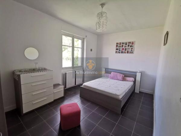 Vente                                                      Maison de village
                        
                     5 pièces                      133 m2                     à Grenant
