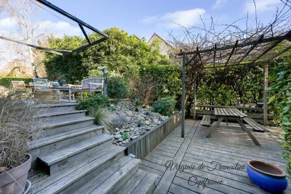 Sucy-en-Brie-Maison d'exception-parcelle de 800m2-259m2 au sol-4 chambres-3 terrasses- jardin-garage-sous-sol