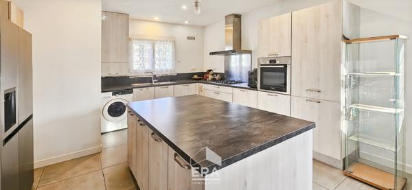 LE TAILLAN MEDOC - Maison de plain-pied 120 m² avec jardin 600 m² + garage - Proche centre-ville