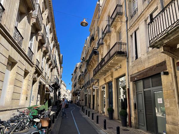 Triangle d'or Bordeaux, artère élégante et passante du cours de l'intendance