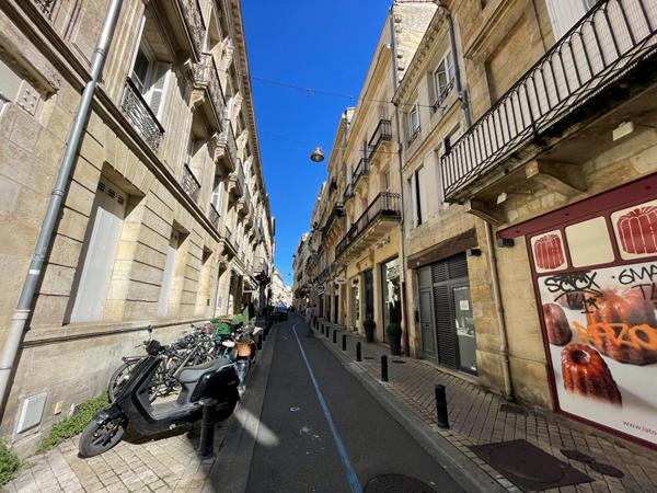 Triangle d'or Bordeaux, artère élégante et passante du cours de l'intendance