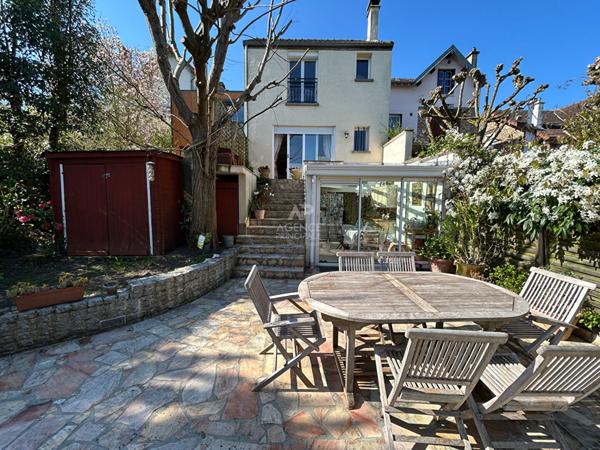 Maison Poissy 8 pièce(s) 184 m2 €940 000 ** - Référence 8698