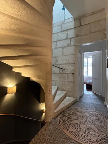 Maison - 10 pièces - 270 m²