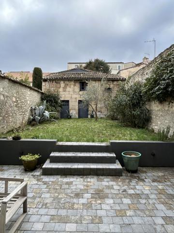 Maison - 10 pièces - 270 m²