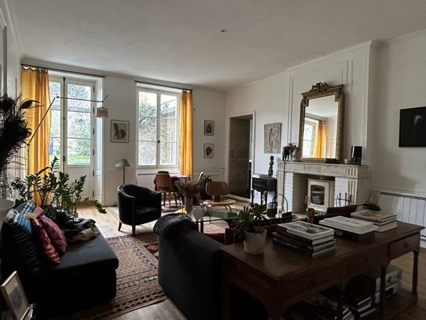 Maison - 10 pièces - 270 m²