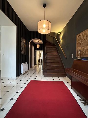 Maison - 10 pièces - 270 m²