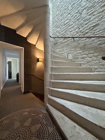 Maison - 10 pièces - 270 m²